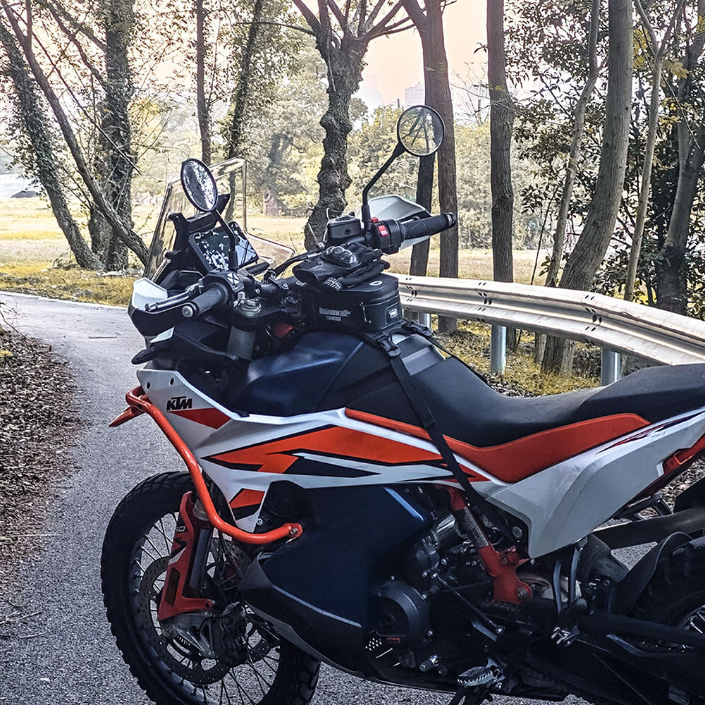 Rhinowalk 2L Compact Motorcycle Tank Bag Waterproof Motorbike Fuel Tank Storage Pack Durable TPU Material